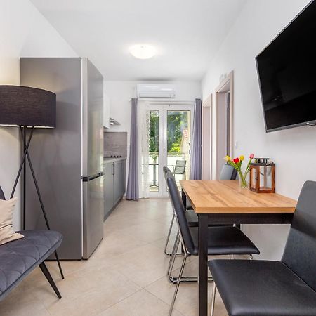 Divine Apartments บัชกา ภายนอก รูปภาพ