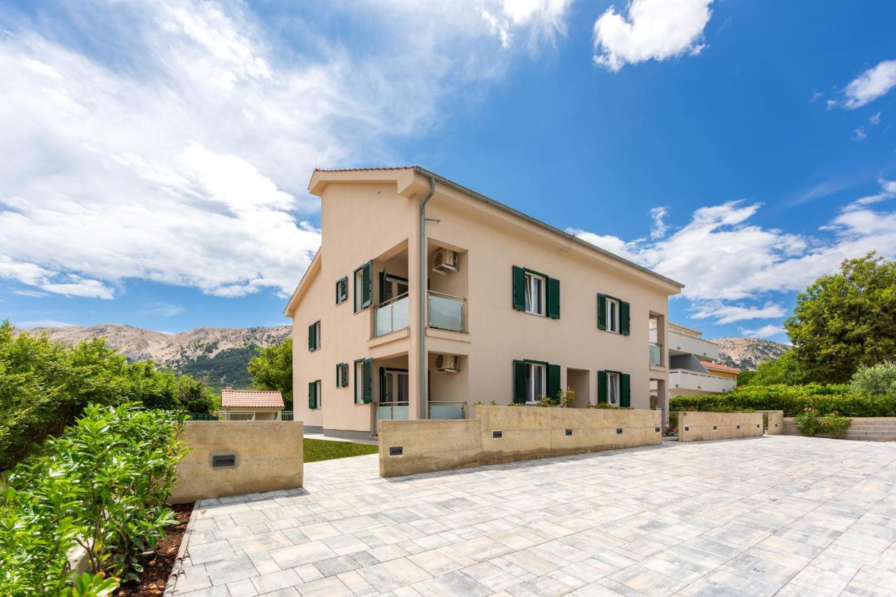 Divine Apartments บัชกา ภายนอก รูปภาพ