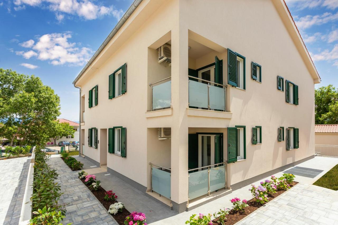 Divine Apartments บัชกา ภายนอก รูปภาพ
