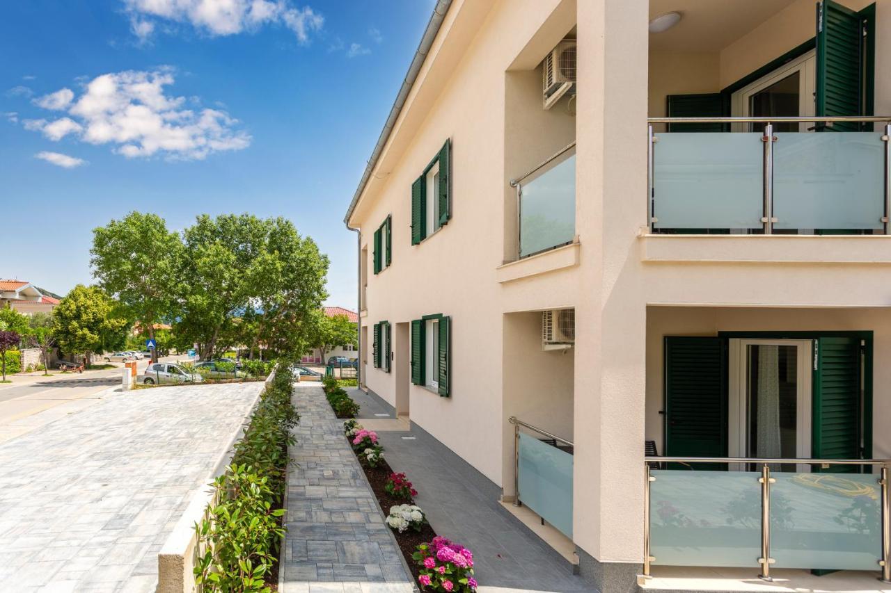 Divine Apartments บัชกา ภายนอก รูปภาพ
