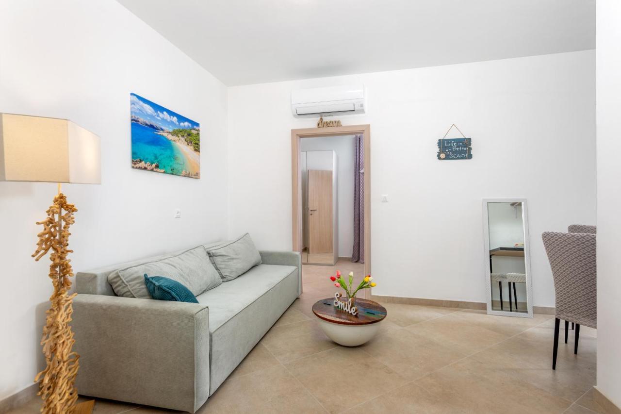 Divine Apartments บัชกา ภายนอก รูปภาพ