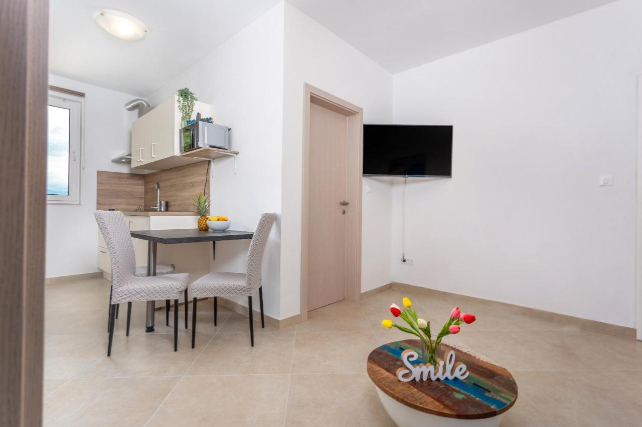 Divine Apartments บัชกา ภายนอก รูปภาพ