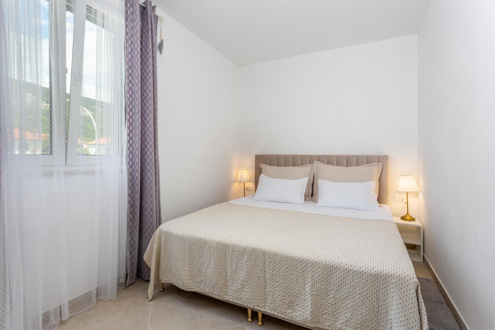 Divine Apartments บัชกา ภายนอก รูปภาพ