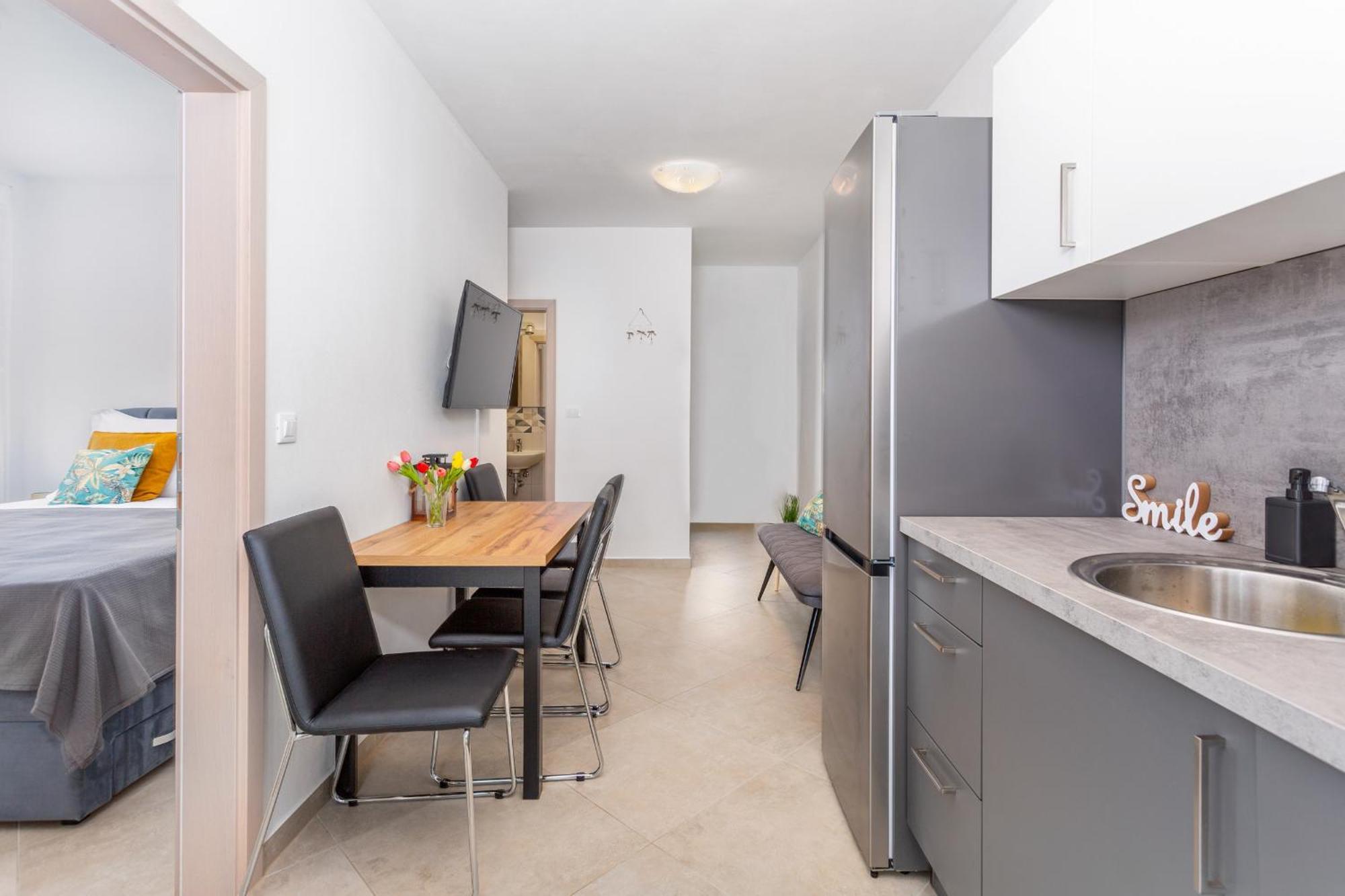 Divine Apartments บัชกา ภายนอก รูปภาพ